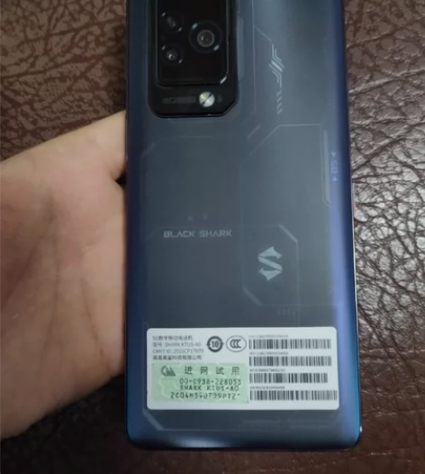 黑鲨5pro，8+256版本，橙色99新，...