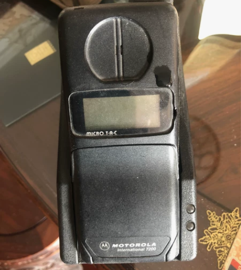 摩托罗拉古董手机，座充电装置。懂得人，入。...