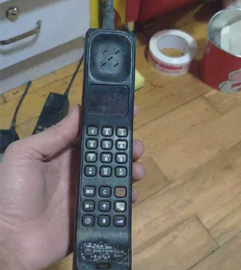 原装摩托罗拉大哥大手机，不能使用，收藏摆设...