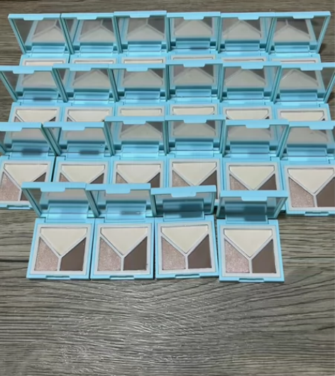 彩棠三色修容共2克 感兴趣的话点“我想要”...