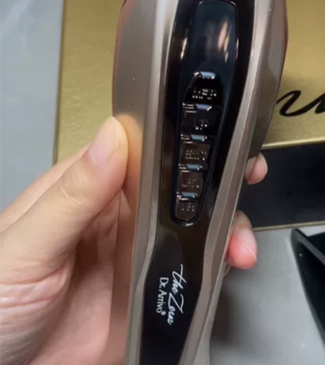 宙斯5 代美容仪无钻版，金色，很新 ，打开...