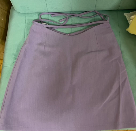 女夏季高腰西装料子短裤 全新的 v型设计...
