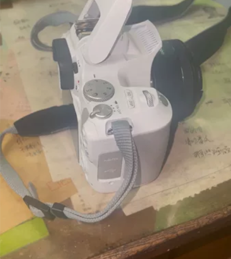 ?佳能200D2代，（带1855镜头+小痰...