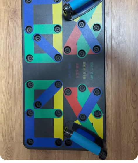 闲置俯卧撑多把位训练板，多把位练上身效果更...