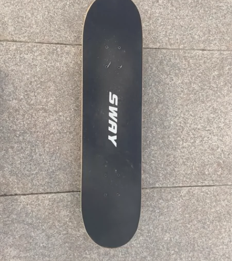 斯威初学者滑板 买了有大半年 玩了有五次左...