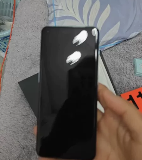 一加11，一瞬青12+256，买了不到一个...