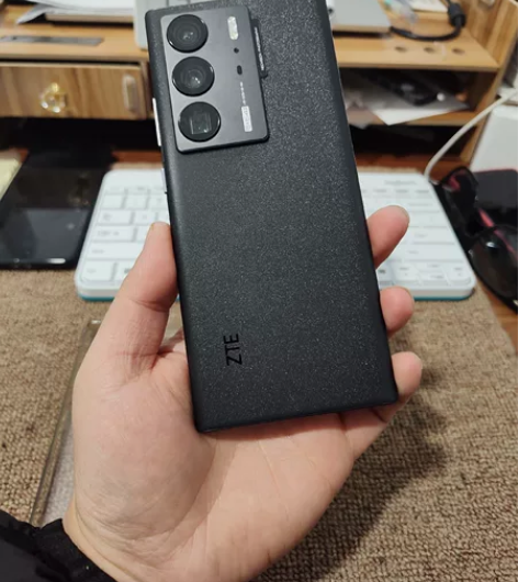 中兴Axon 40 Ultra 8+25...