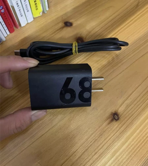 摩托罗拉68w充电器 摩托罗拉s30pro...