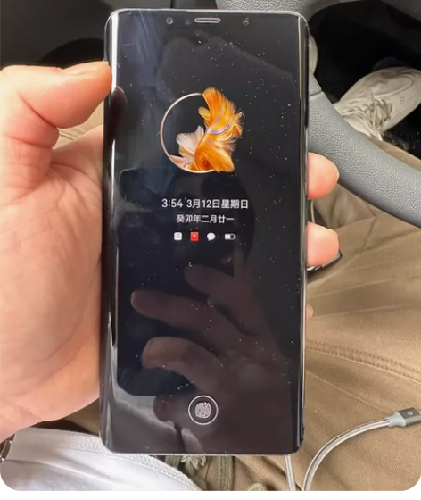 4000收一台256的努比亚z50u，到货...