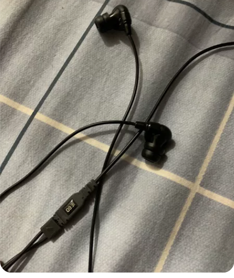 自己买了新的ie200，就想把这旧的卖点，...