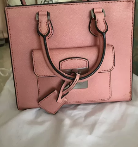 小号，杨幂带火的。上身很好看。近几年都比较...