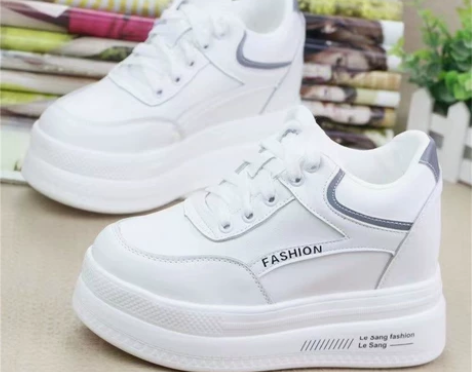 春季厚底内增高8cm小白鞋女2022新款潮...