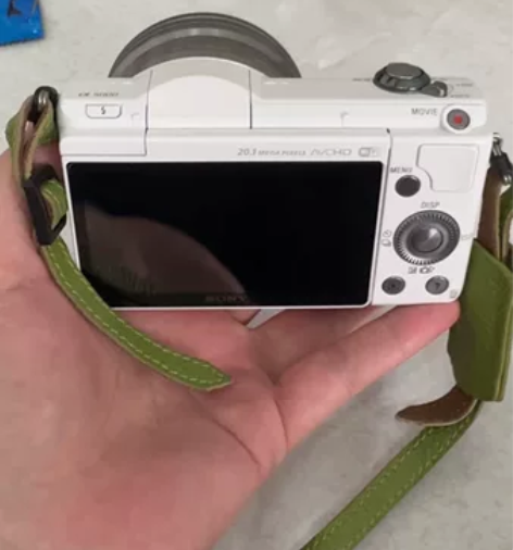 索尼a5000套机  带1650镜头，屏幕...