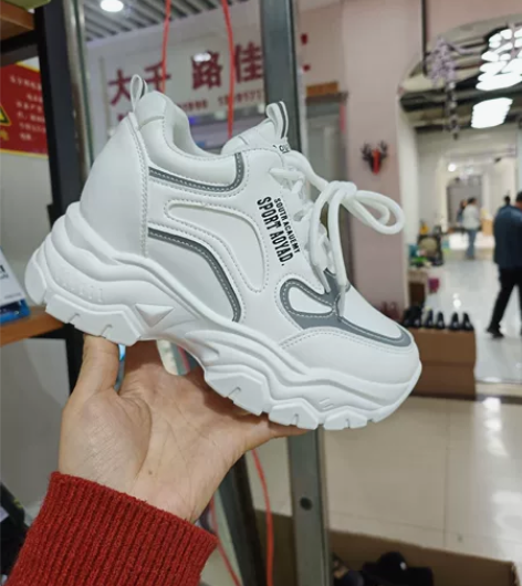 【全新包邮】2023年女鞋休闲鞋单鞋内增高...