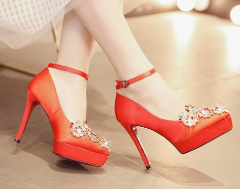 新款复古婚鞋伴娘鞋高跟细跟尖头防水台红色中...