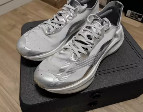 李宁绝影银色42，正码，下地6次95新，鞋...