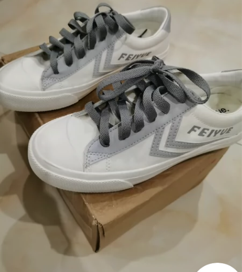 回力飞跃牌板鞋（白色） 34码数，全新未穿...