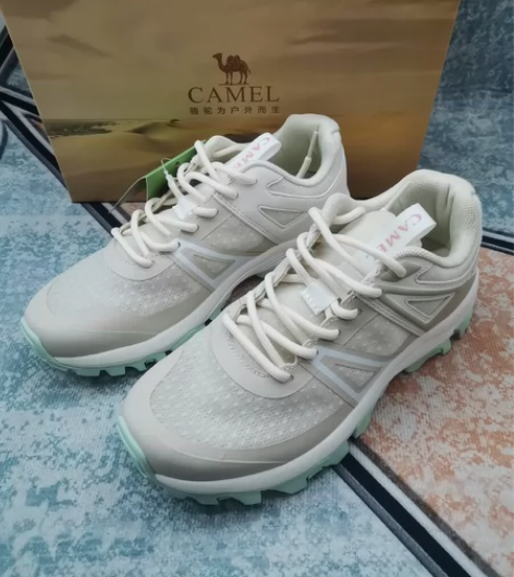 全新，专柜下架清货，CAMEL 骆驼 正品...