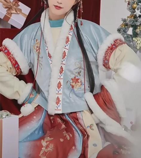 七月夕汉服，只穿过两次 九成新  有需要的...