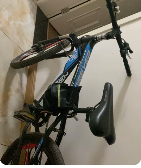 永久牌自行车，十分轻便。 入手两年，骑的少...