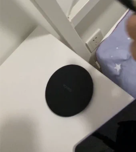 苹果无线充电器，实体店买苹果手机赠的，有试...