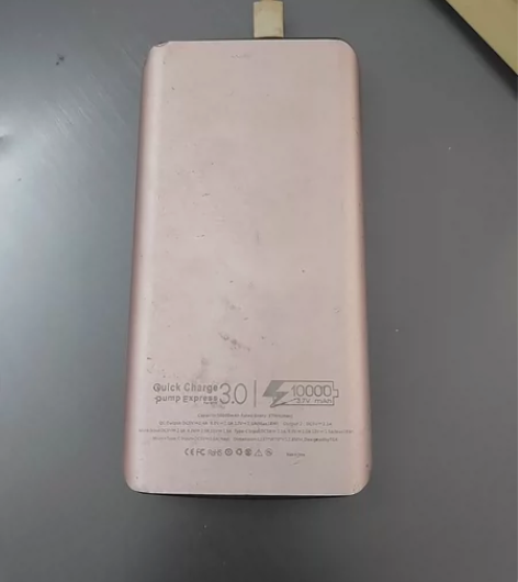 不知道什么牌子的充电宝，正常能充能放，二手...