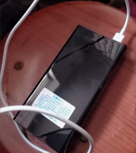 凸格充电宝   20000毫安 九成新 就...