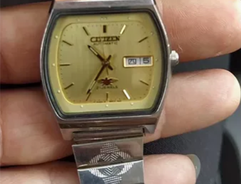 西铁城手表，走时不保准不准，现在看着还可以...