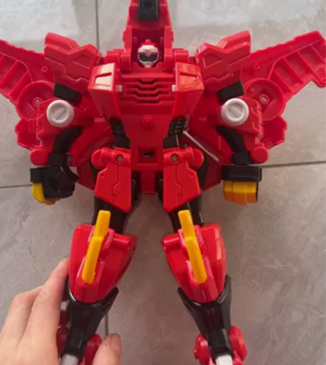 全新变形金刚机器人，商场购入，全身可动可变...