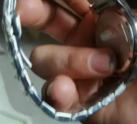 非机械表，石英手表。实体店铺关门，高挡手表...