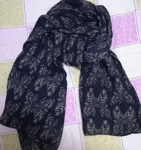 棉麻质感蝴蝶印花围巾 朋友送的 戴的不多 ...