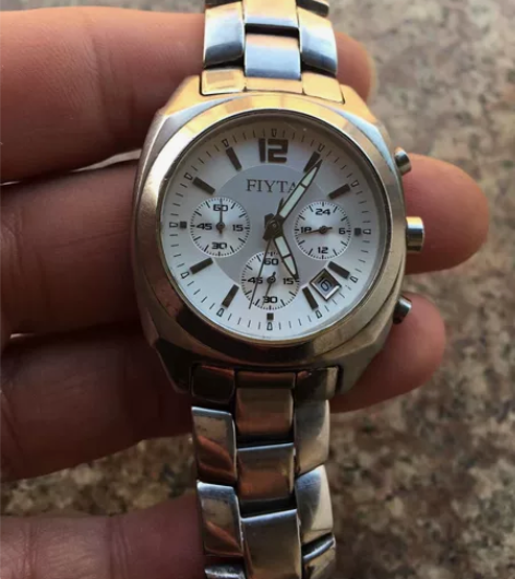 出一支飞亚达多针石英手表，走时准，里面的小...