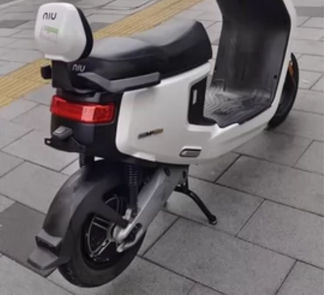 9成新小牛m+青春版电动车，证件齐全，二档...