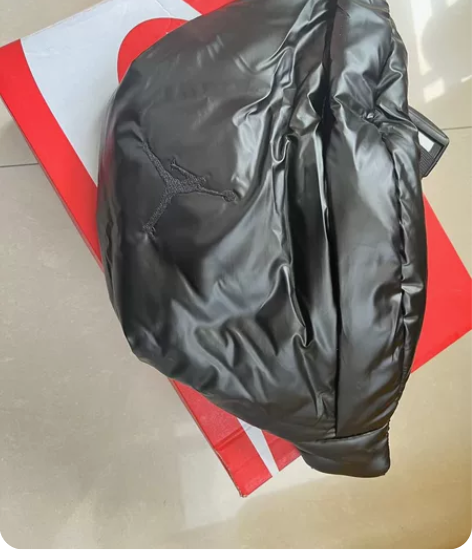 Nike挎包 AJ挎包收纳袋二合一，只剩一...