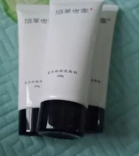 实体店不干了促销一批佰草世家美白祛斑洗面奶...