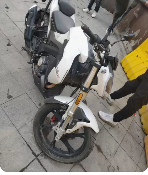贝纳利benelli 小迅龙 150S，七...