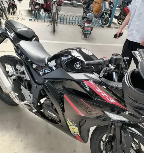 摩托车，有发票有合格证，加保险 无事故准新...