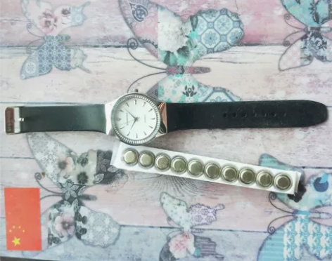 手表，本人是女生戴着非常好看很文艺又很简约...