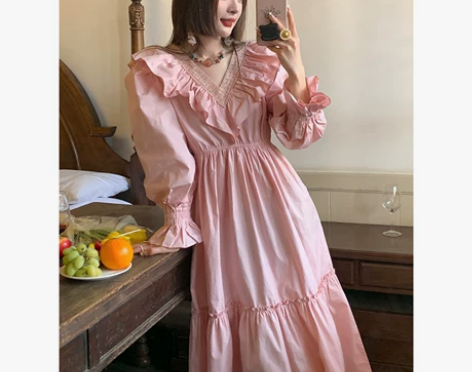 乌龙羊/ 法式粉色荷叶边V领连衣裙女春收腰...