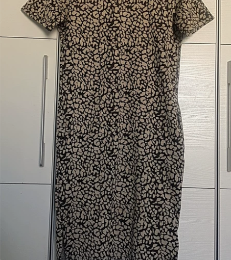 修身豹纹裙子，春夏款。S码，胖了穿不下了。...