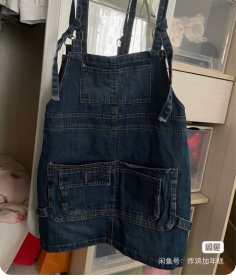 闲置牛仔背带裙，全新低价出 感兴趣的话点“...