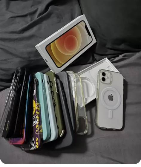 苹果12手机壳8个，闪魔钢化膜两片（不包邮...