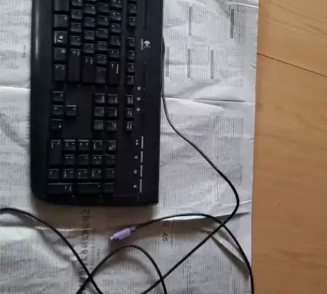 卖一个罗技键盘，成色如图。功能正常。 感兴...