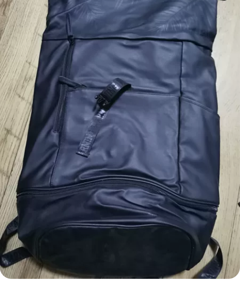 多功能双肩包，容积很大。不退不换，爽快包邮...