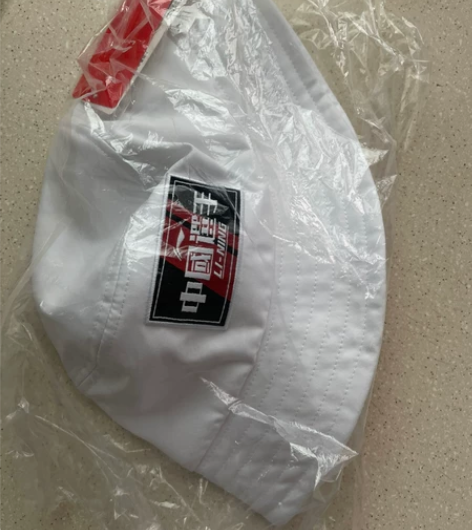 李宁渔夫帽，全新，帽子背面印有北京汽车品牌...