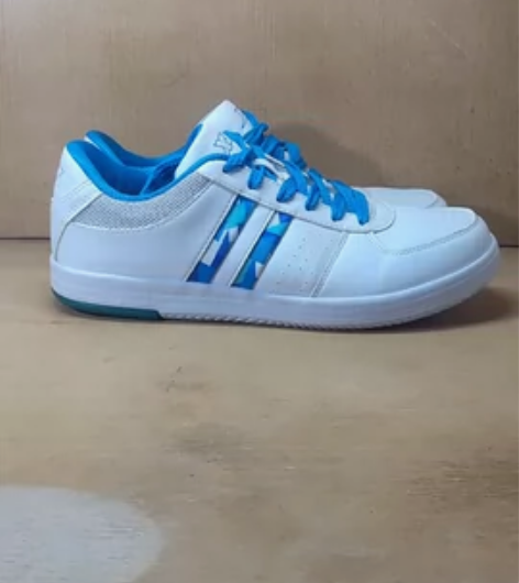 特步，白蓝板鞋 正品43码 瑕疵请看图片 ...