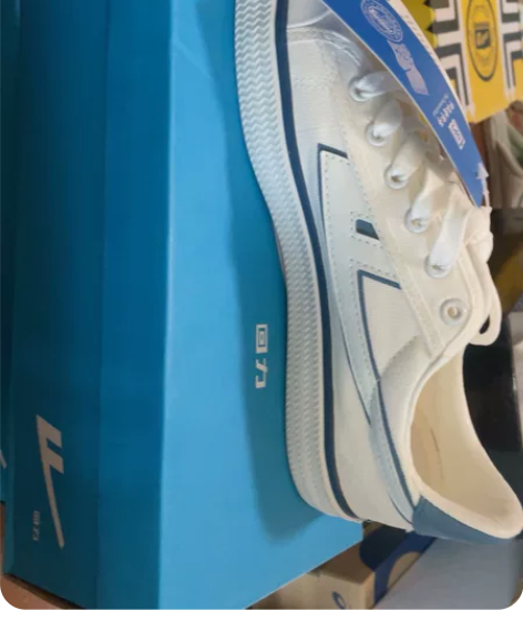 回力板鞋，全新未拆标签，41码。 感兴趣的...