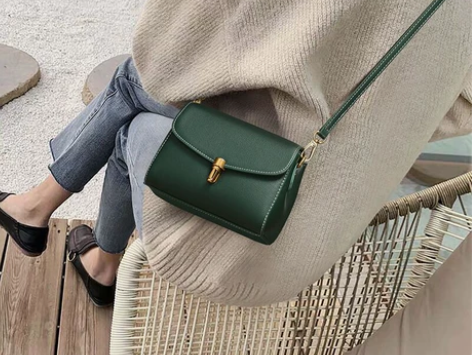 Viney包包女斜挎包秋冬新款潮真皮小方包...