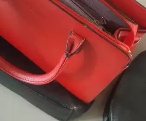 女士手提包公文包 都是正品 红色的 是稻草...