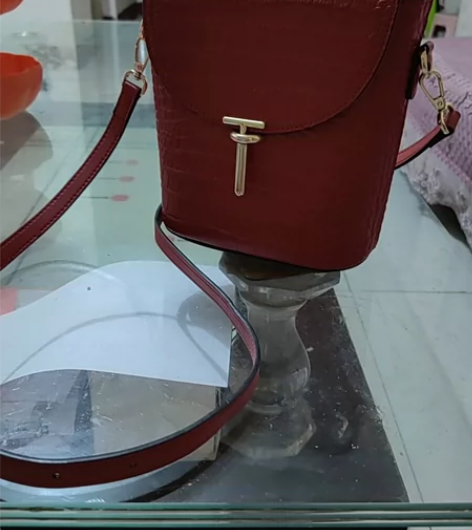 稻草人的单肩背包，枣红色，非常适合春夏背平...